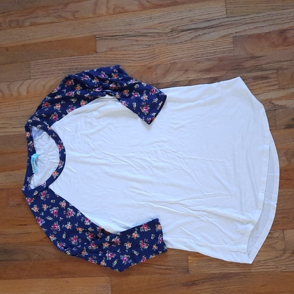 NWOT Chris & Carol floral sleeve baseball tee small - Picture 1 of 1